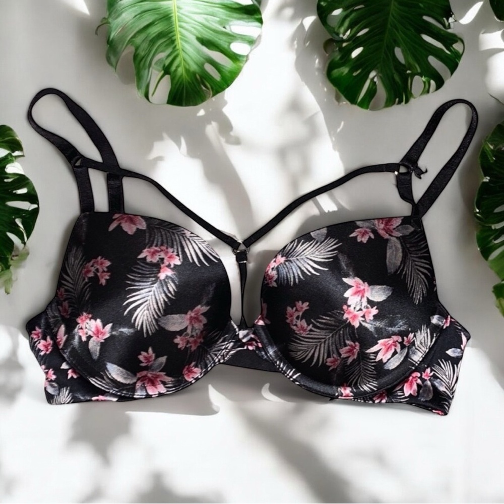 Victoria’s Secret Very Sexy Push-Up Bra with Cleavage Strap Detail, Black Straps - Picture 11 of 12